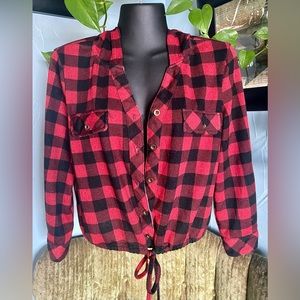 Roommates Plaid Cropped Hoodie Long Sleeve Shirt. Size M Color Red and Black